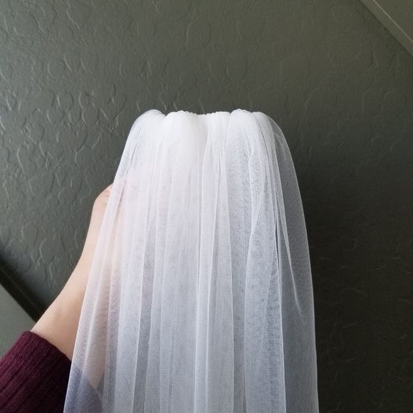 Ivory / White Fingertip tulle wedding veil - Picture 5 of 10